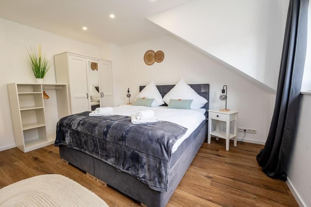 Moderne Maisonette Wohnung Im Fluesseviertel Bremen Bagian luar foto