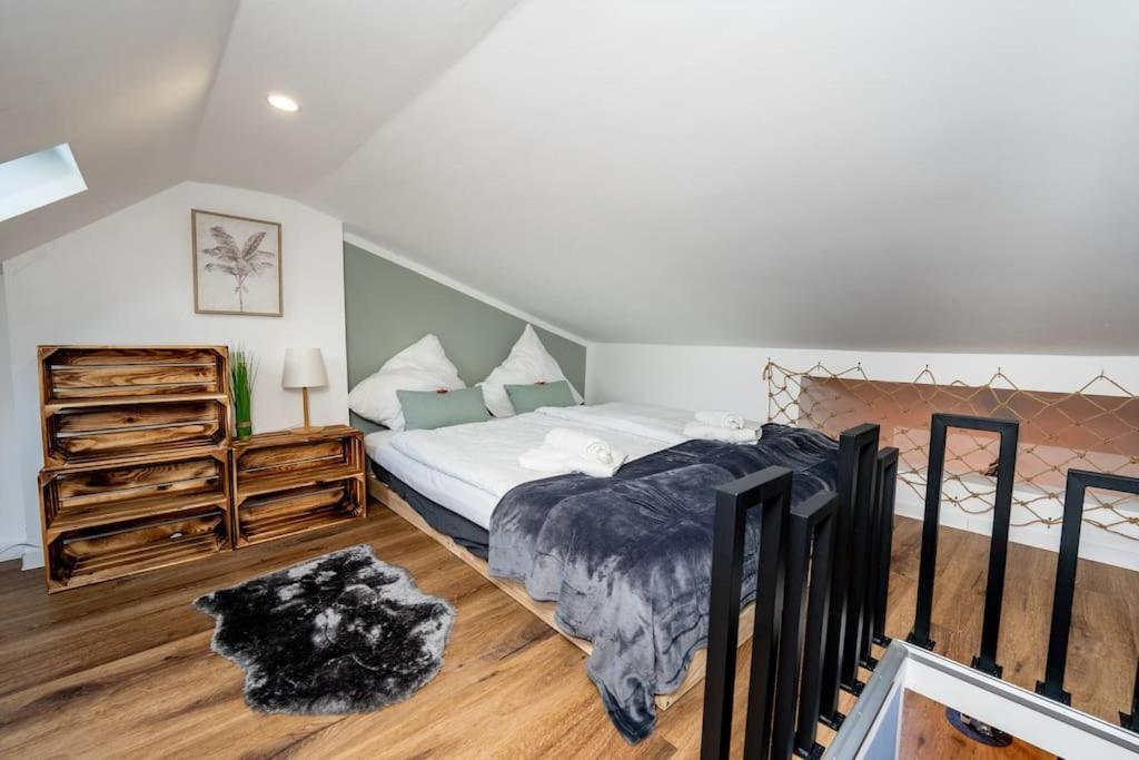 Moderne Maisonette Wohnung Im Fluesseviertel Bremen Bagian luar foto